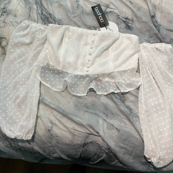 ✨BooHoo✨ Dobby Spot Off Shoulder Long Sleeve Crop Top - Picture 6 of 7